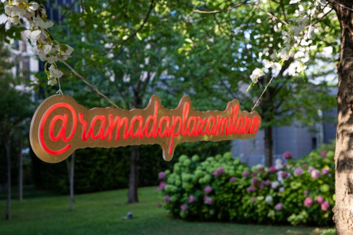 Ramada Plaza Milano, accoglienza e comfort a due passi dal centro di Milano, spedisce con LHost