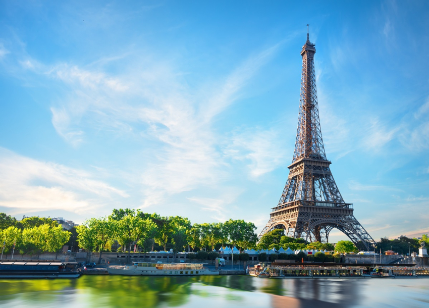 Oltre 250 hotel di Parigi spediscono con noi!